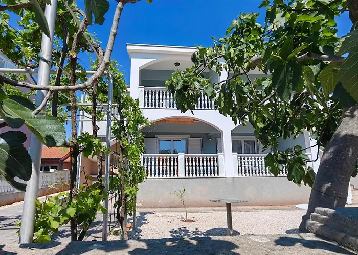 Granda Tolic Pensjonat Biograd Na Moru